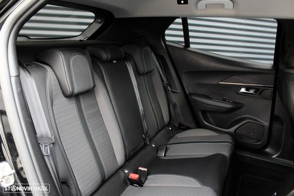 Peugeot e-2008 50 kWh Allure - 27