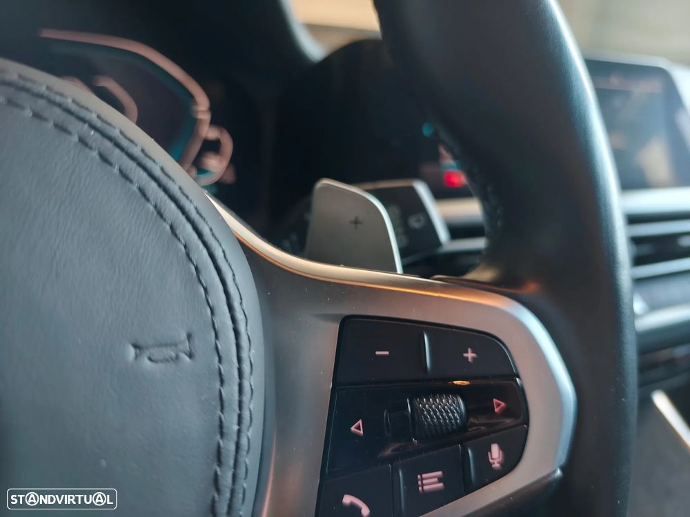 BMW 330 e Pack Desportivo M Auto - 10