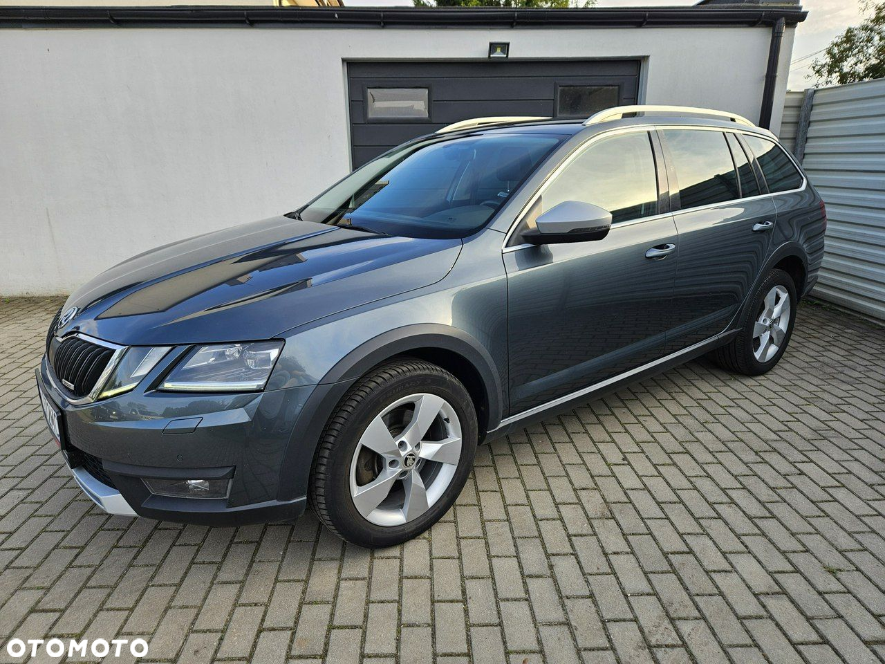 Skoda Octavia Combi 2.0 TDI 4x4 DSG Scout - 11