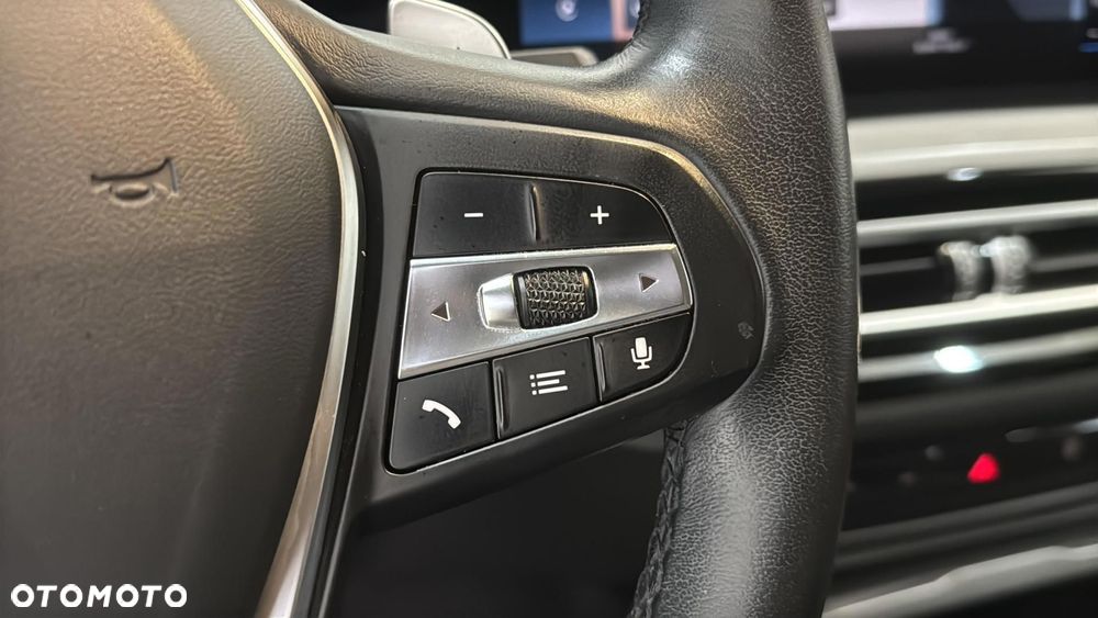 BMW Seria 3 318d mHEV - 26