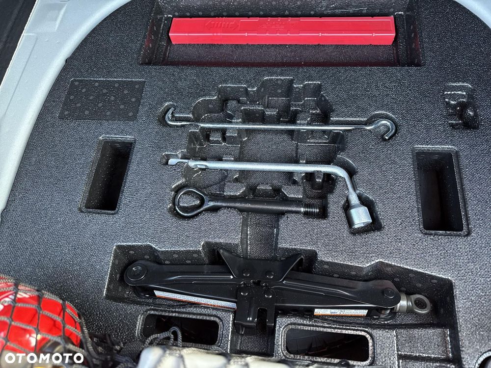 Toyota Camry 2.5 Hybrid Comfort CVT - 25