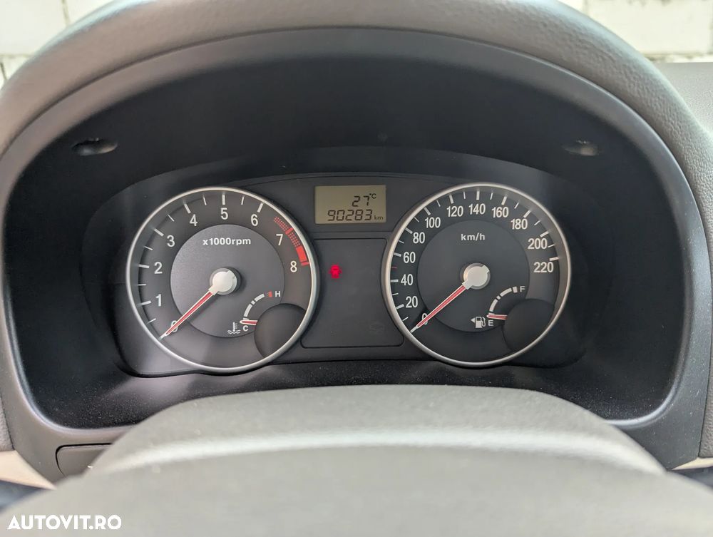 Hyundai Accent - 8