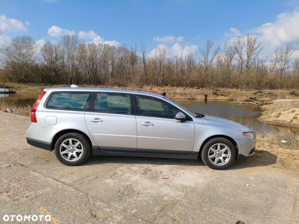 Volvo V70 2.4D Kinetic - 1