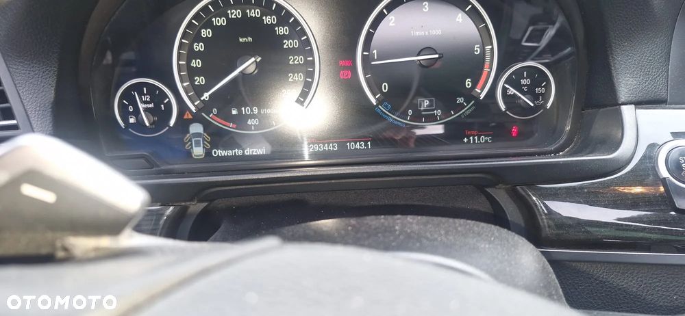 BMW Seria 5 525d xDrive - 10