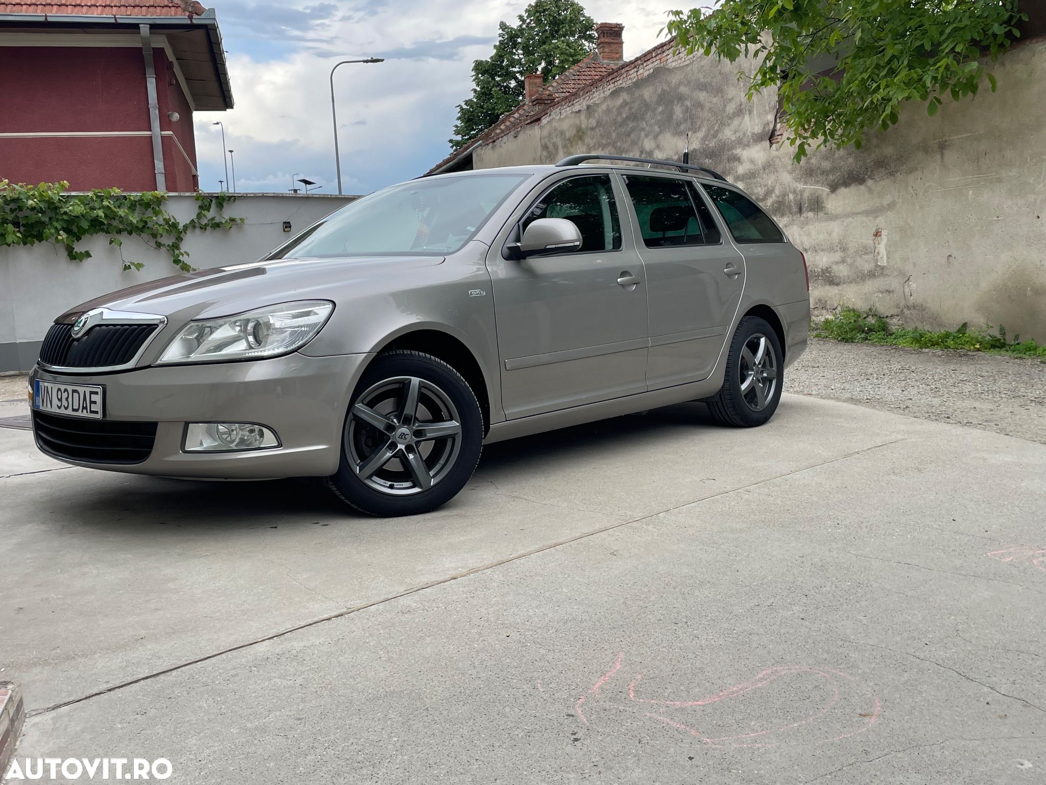 Skoda Octavia 1.6 TDI DPF DSG FAMILY - 1