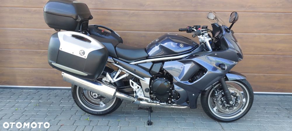 Suzuki GSX - 2