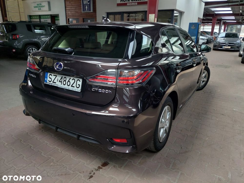 Lexus CT - 13