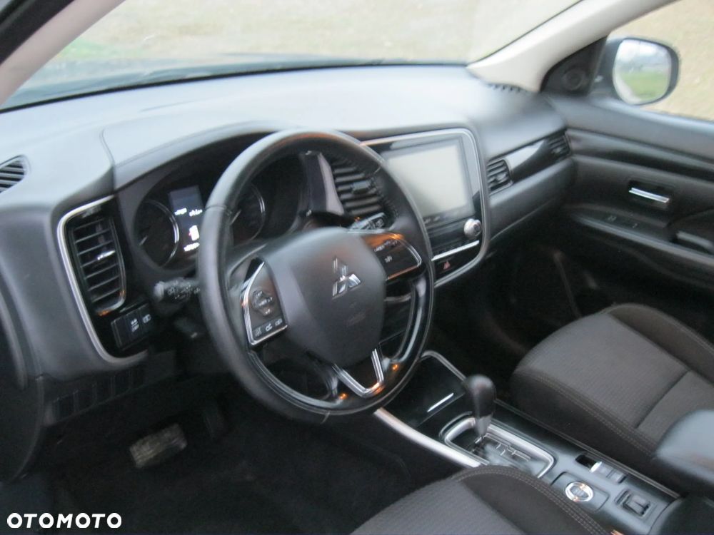 Mitsubishi Outlander 2.4 4WD CVT Instyle - 16