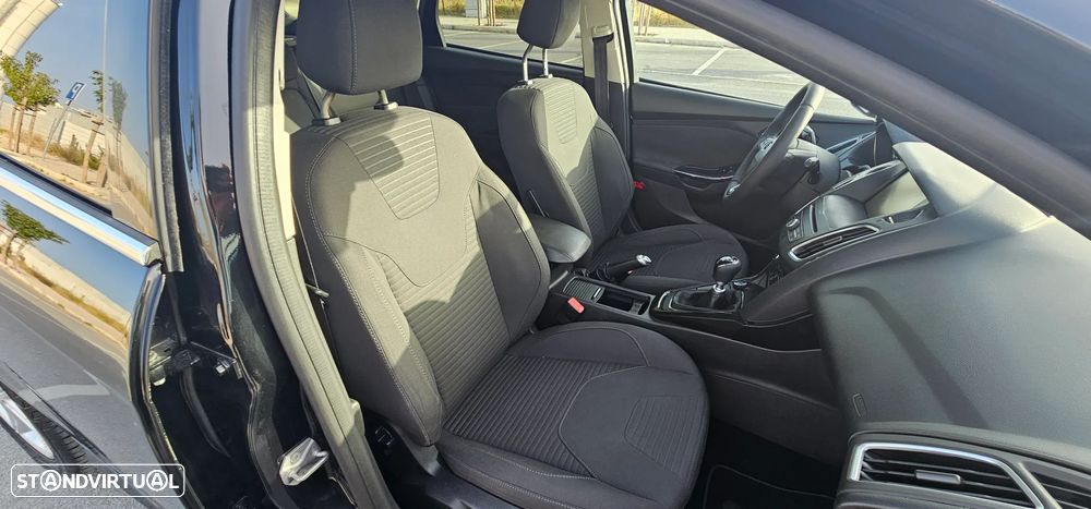 Ford Focus SW 1.5 TDCi Titanium — fotografia 15