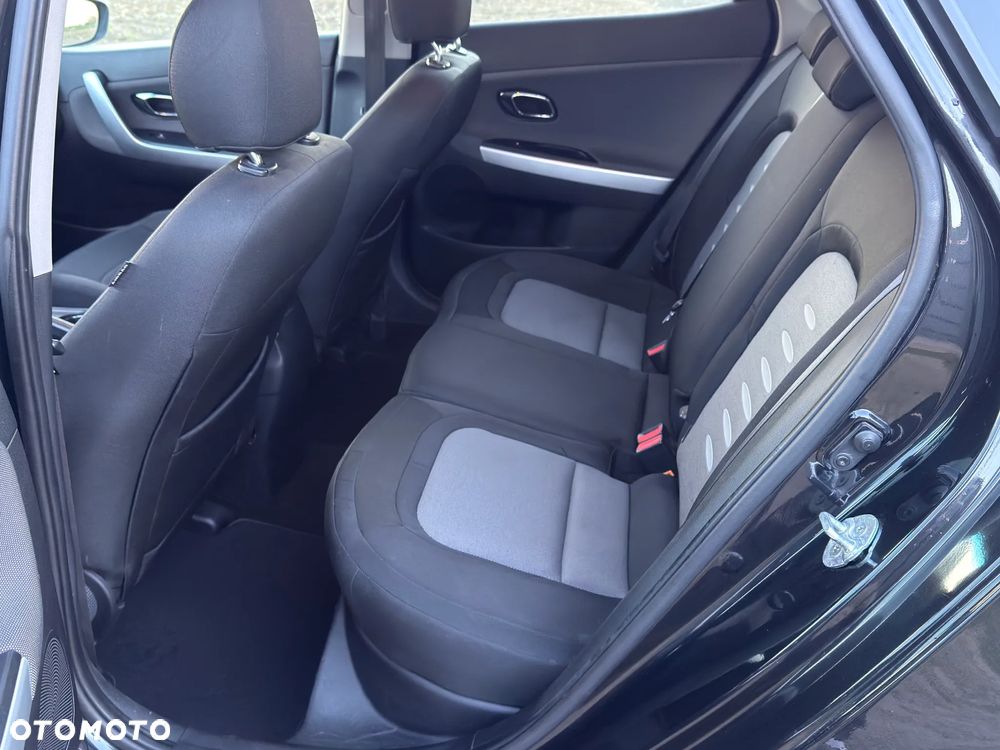 Kia Ceed 1.4 L - 10