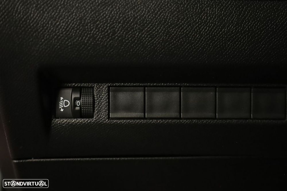 Peugeot 2008 1.2 PureTech Allure - 20