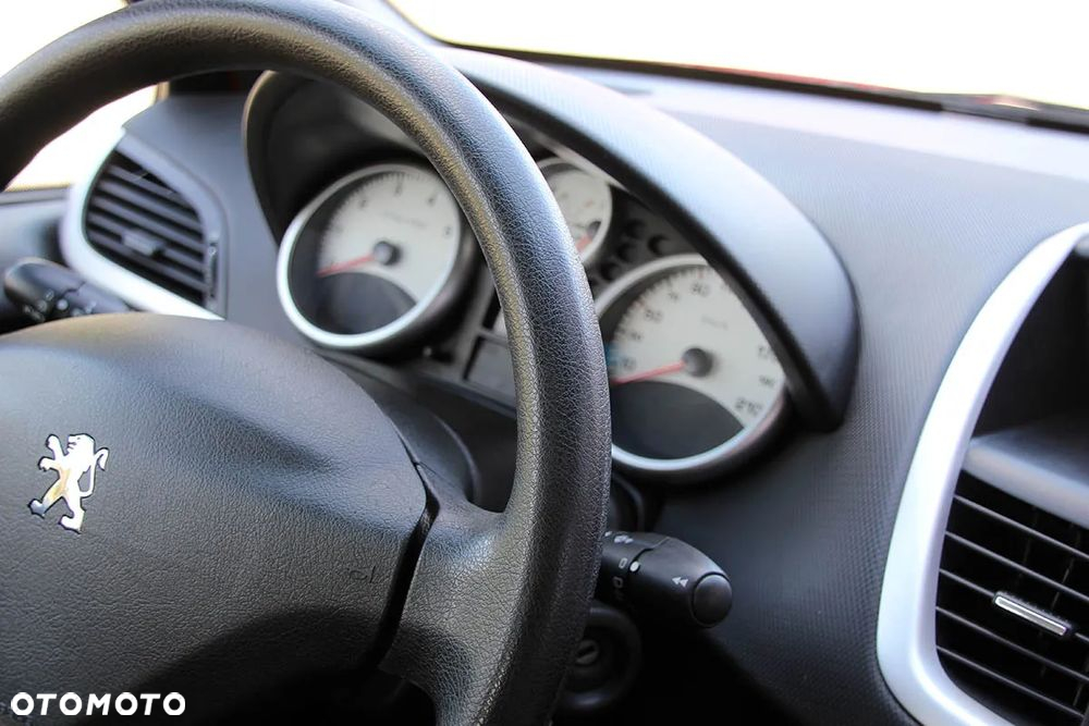 Peugeot 207 1.4 16V Trendy - 28