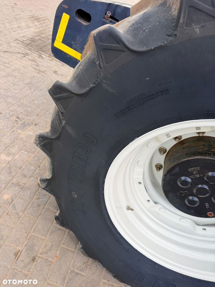 New Holland T8020 - 22