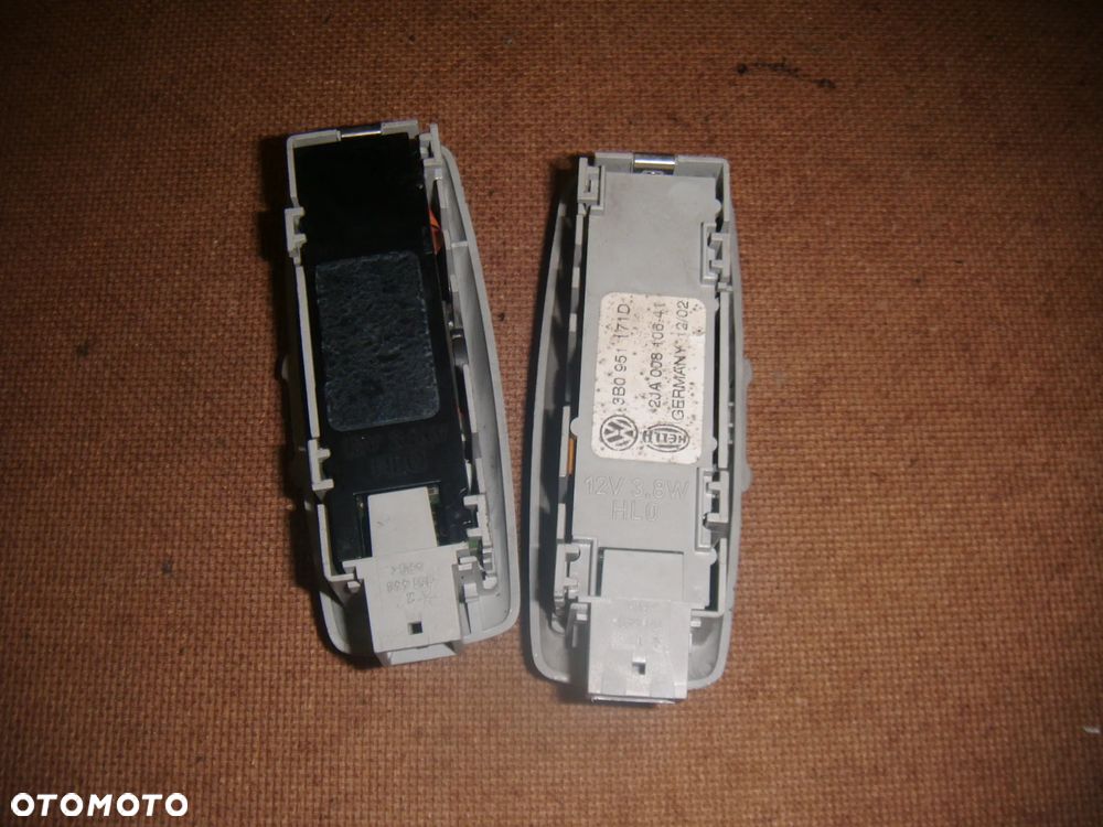 vw passat b5 vw golf 4 lampki nad drzwi tył komplet 3b0951171d - 2