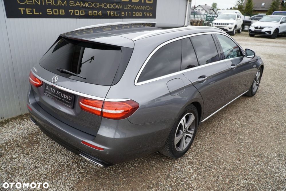 Mercedes-Benz Klasa E 220 d 4Matic 9G-TRONIC Exclusive - 4