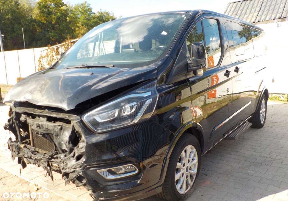 Ford Tourneo Custom - 12