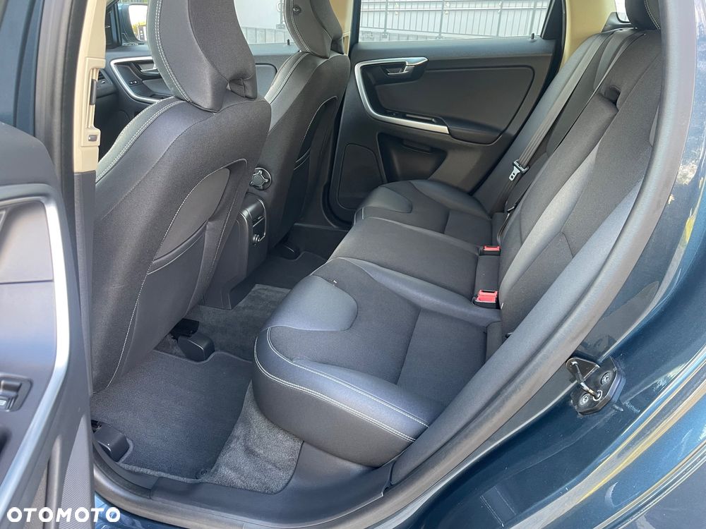 Volvo XC 60 D5 AWD - 6