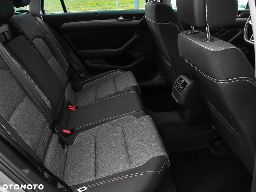 Volkswagen Passat 2.0 TDI Business DSG - 12