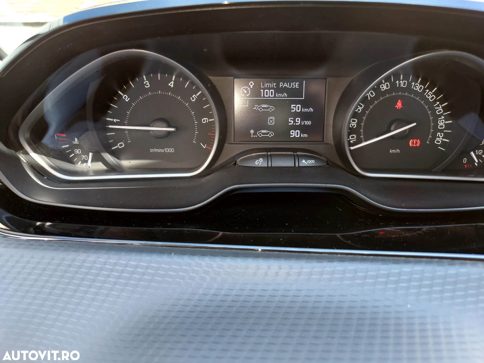 Peugeot 208 1.2 L PureTech Allure - 11