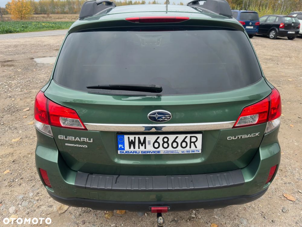 Subaru Outback 2010 photo 2