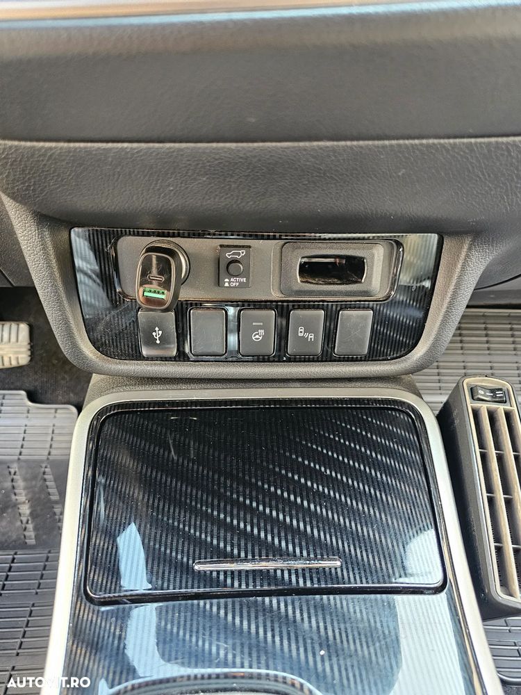 Mitsubishi Outlander PHEV 2.4 L 4X4 Instyle - 32