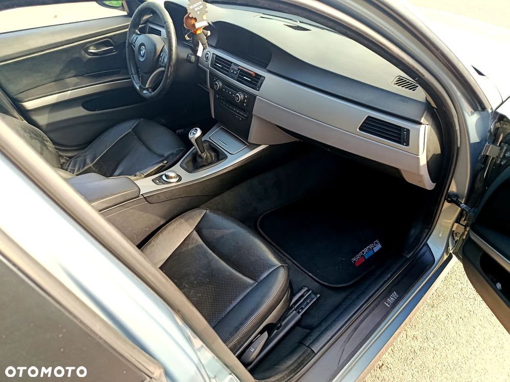 BMW Seria 3 318d - 31