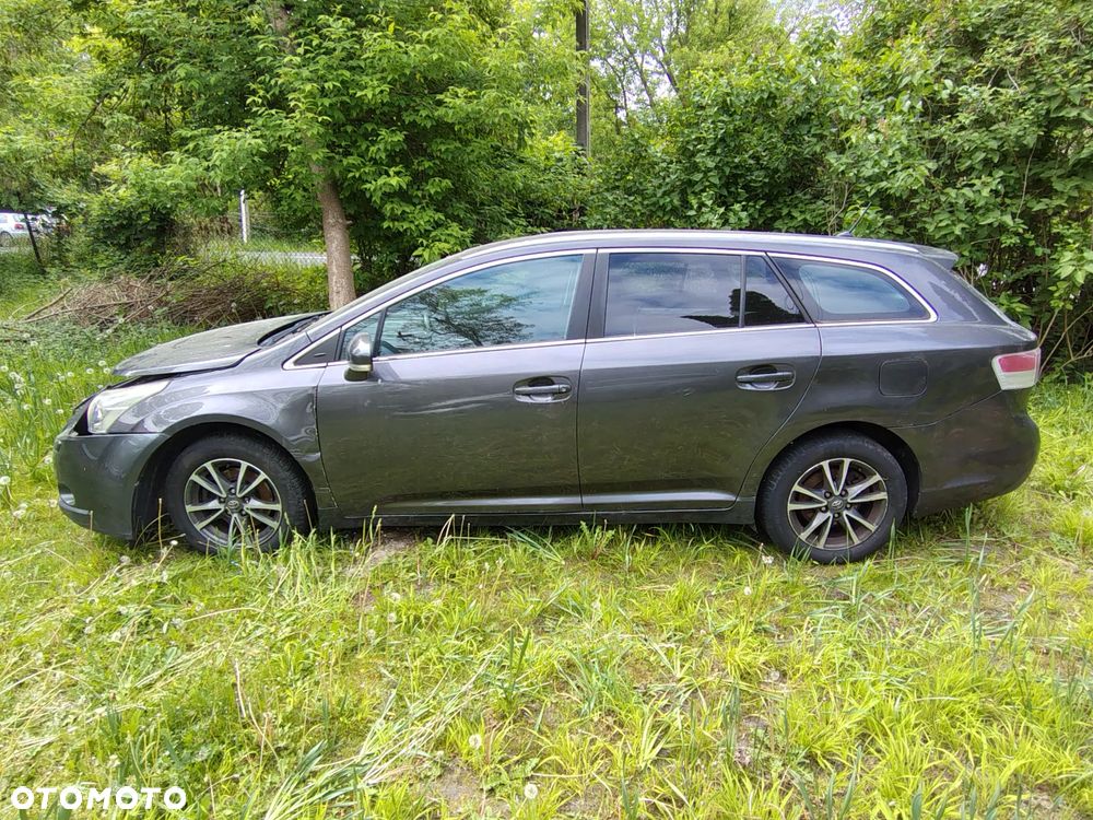Toyota Avensis 1.6 Comfort - 2