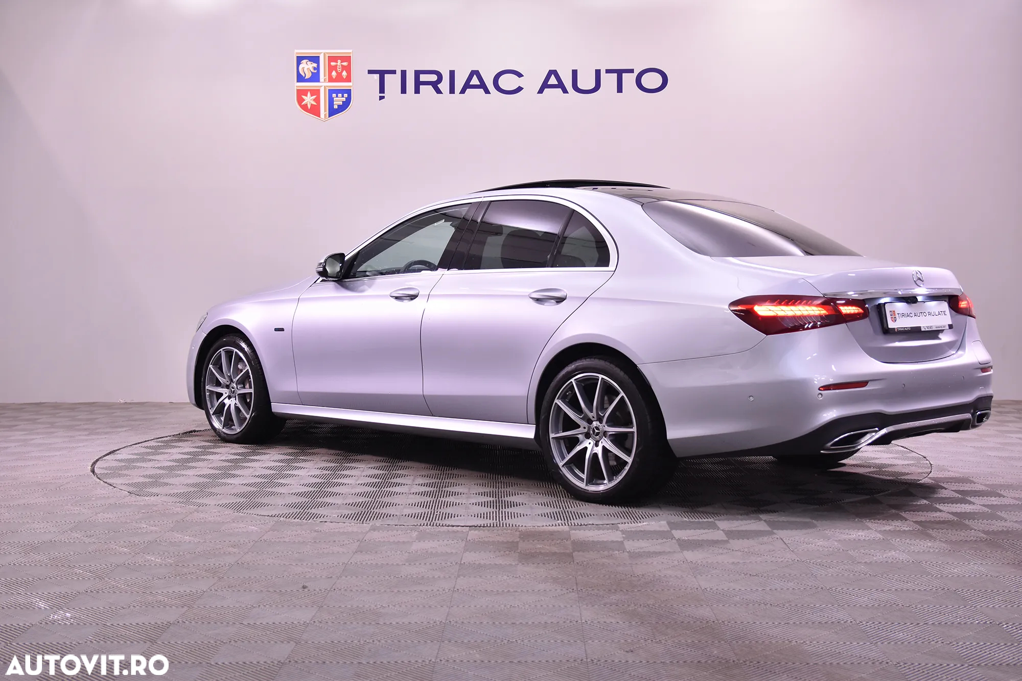 Mercedes-Benz E 350e 9G-TRONIC AMG Line - 3