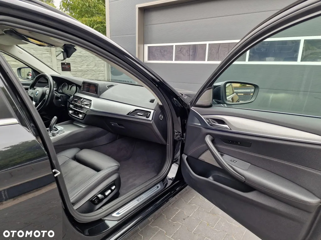 BMW Seria 5 530d Touring Sport Line - 29