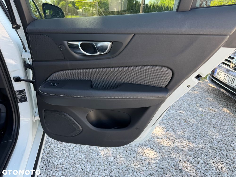 Volvo V60 B3 B R-Design - 32