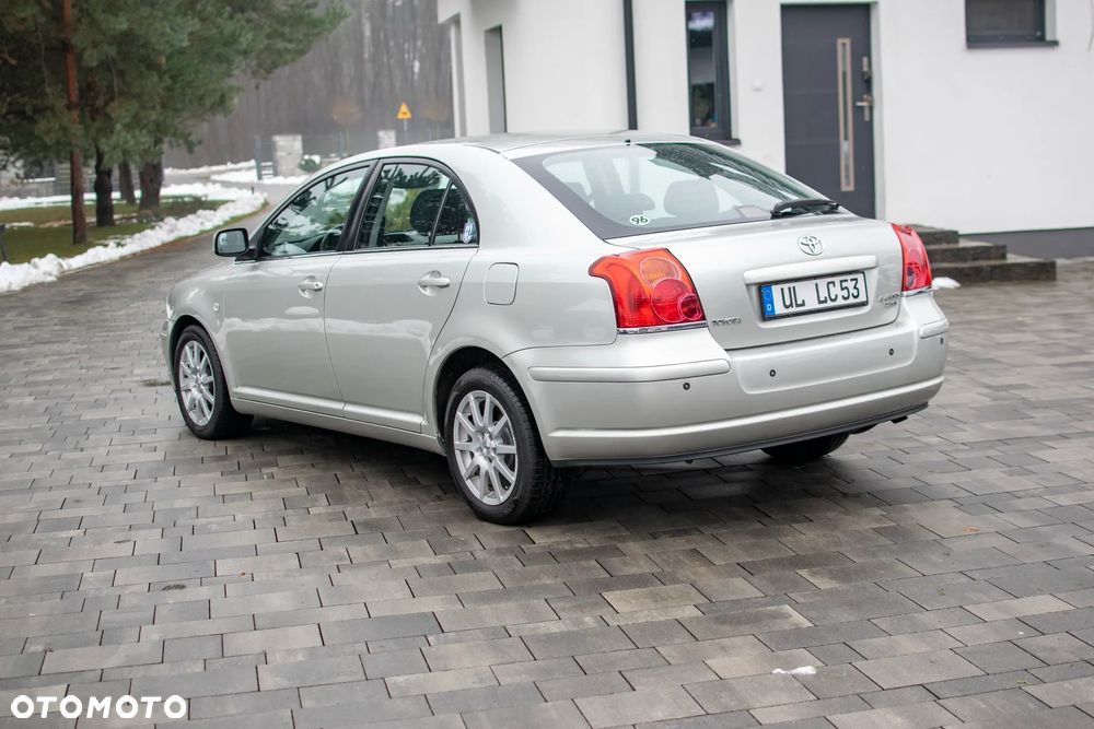 Toyota Avensis - 27
