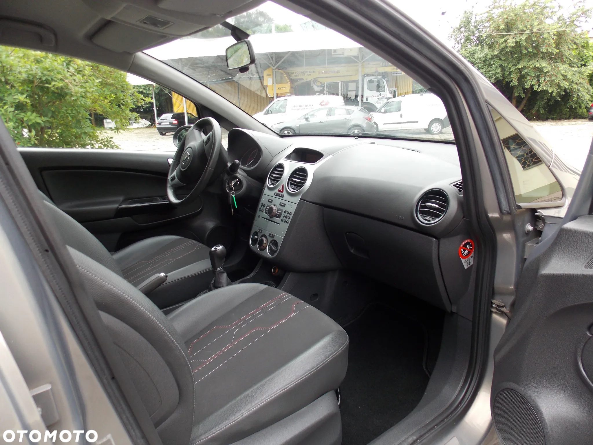 Opel Corsa 1.2 16V Cosmo - 12