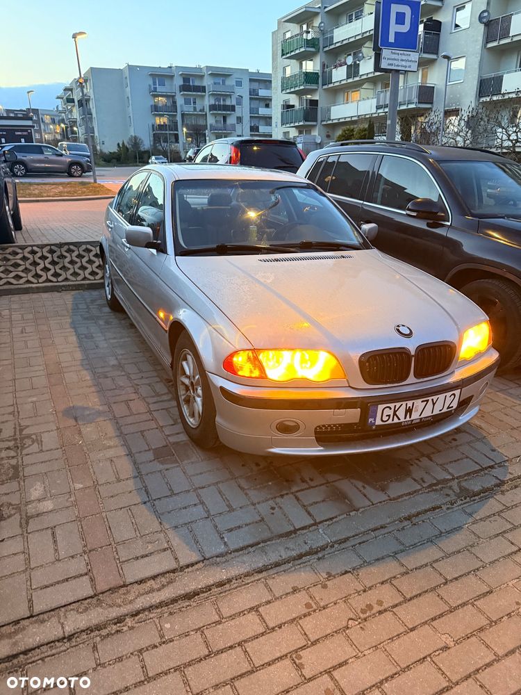 BMW Seria 3 323i - 11