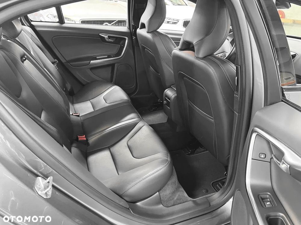 Volvo S60 Cross Country - 20