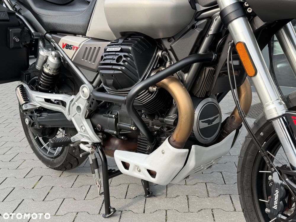 Moto Guzzi V85 - 19