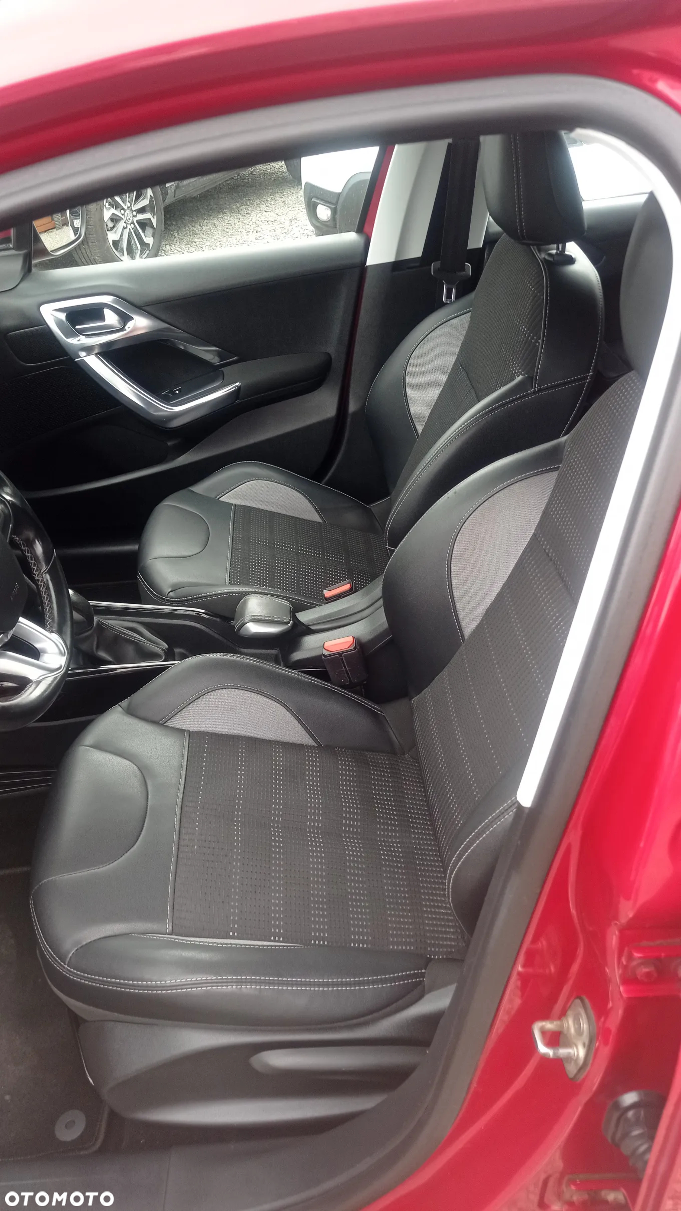 Peugeot 2008 1.2 Pure Tech Allure S&S - 12