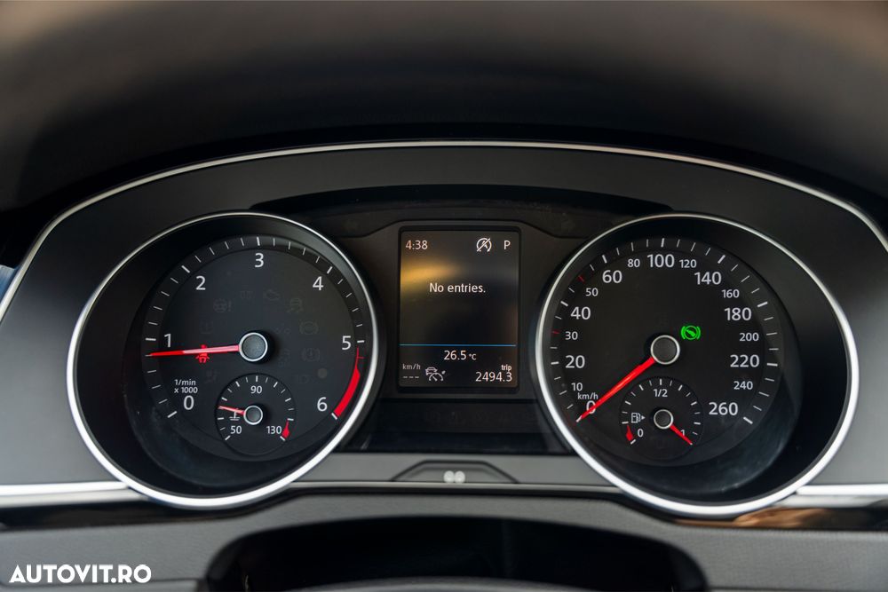 VOLKSWAGEN Passat 2023 — imagine 24