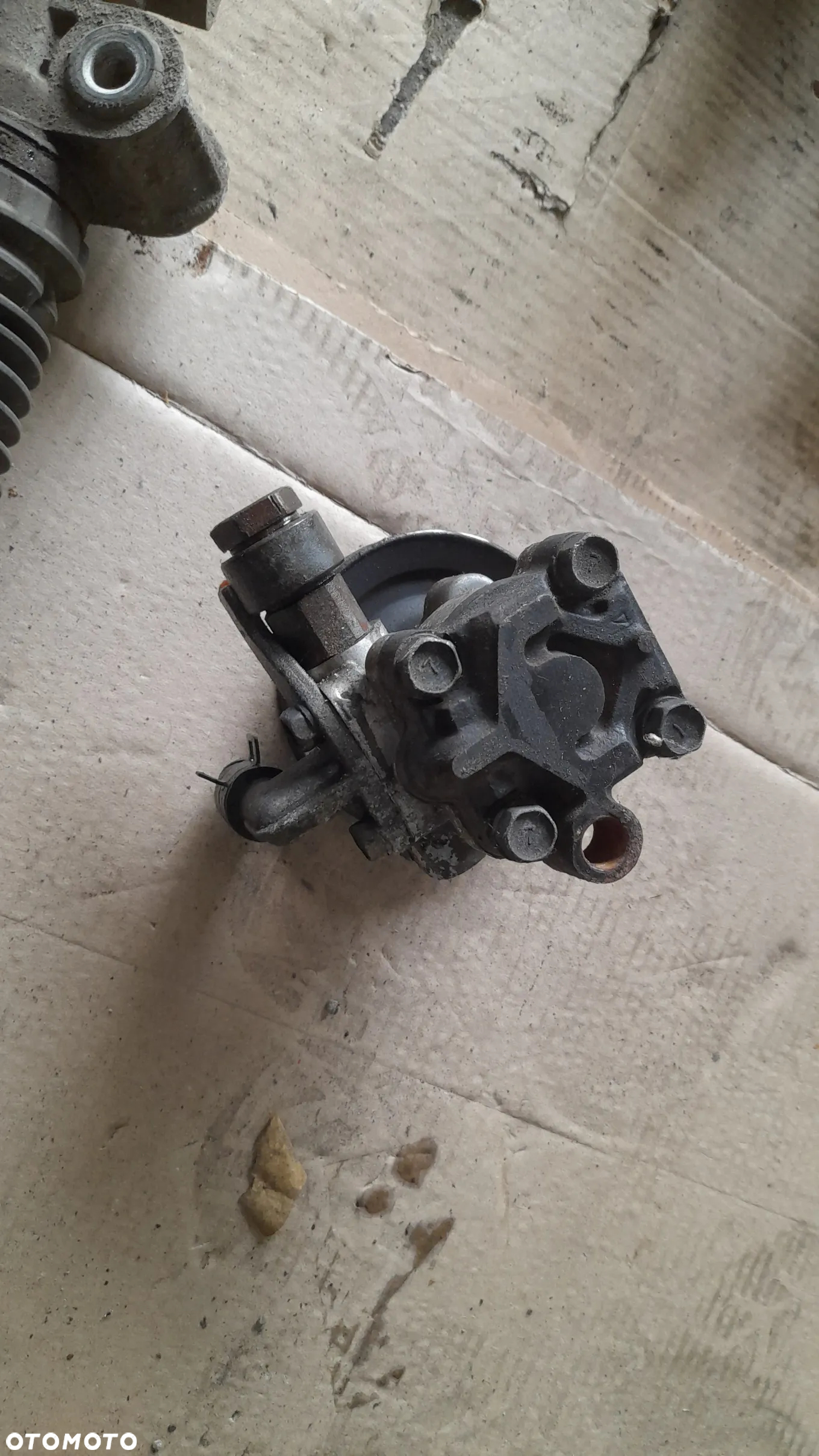 POMPA WSPOMAGANIA HYUNDAI ELANTRA III 1,6 16V - 4
