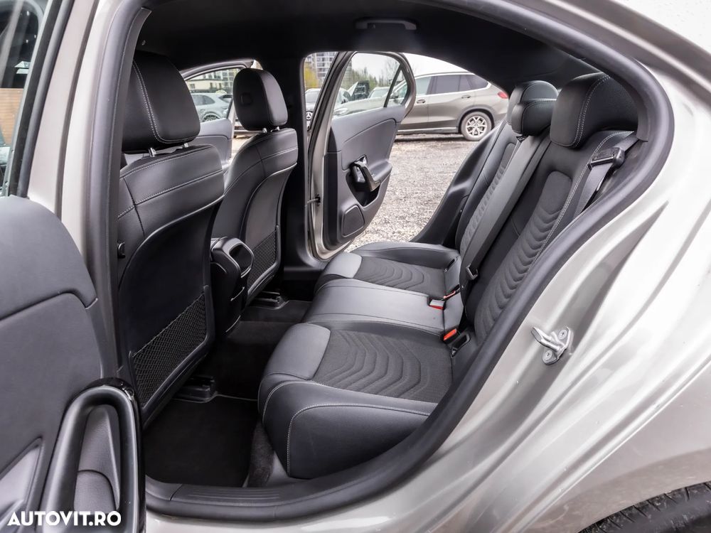 Mercedes-Benz A 180 d Sedan 7G-DCT - 15