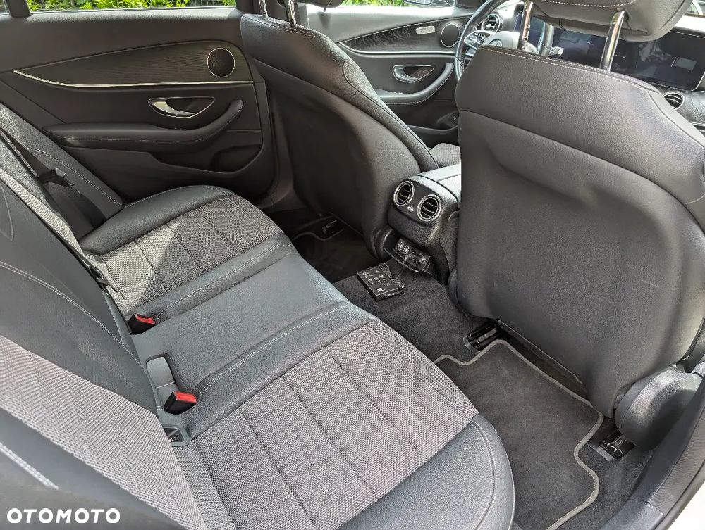 Mercedes-Benz Klasa E ver-300-de-avantgarde - 26