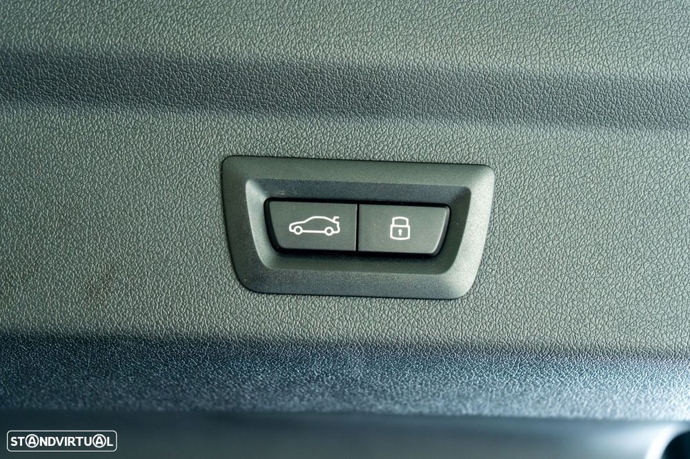 BMW iX2 eDrive20 Pack Desportivo M Pro - 34