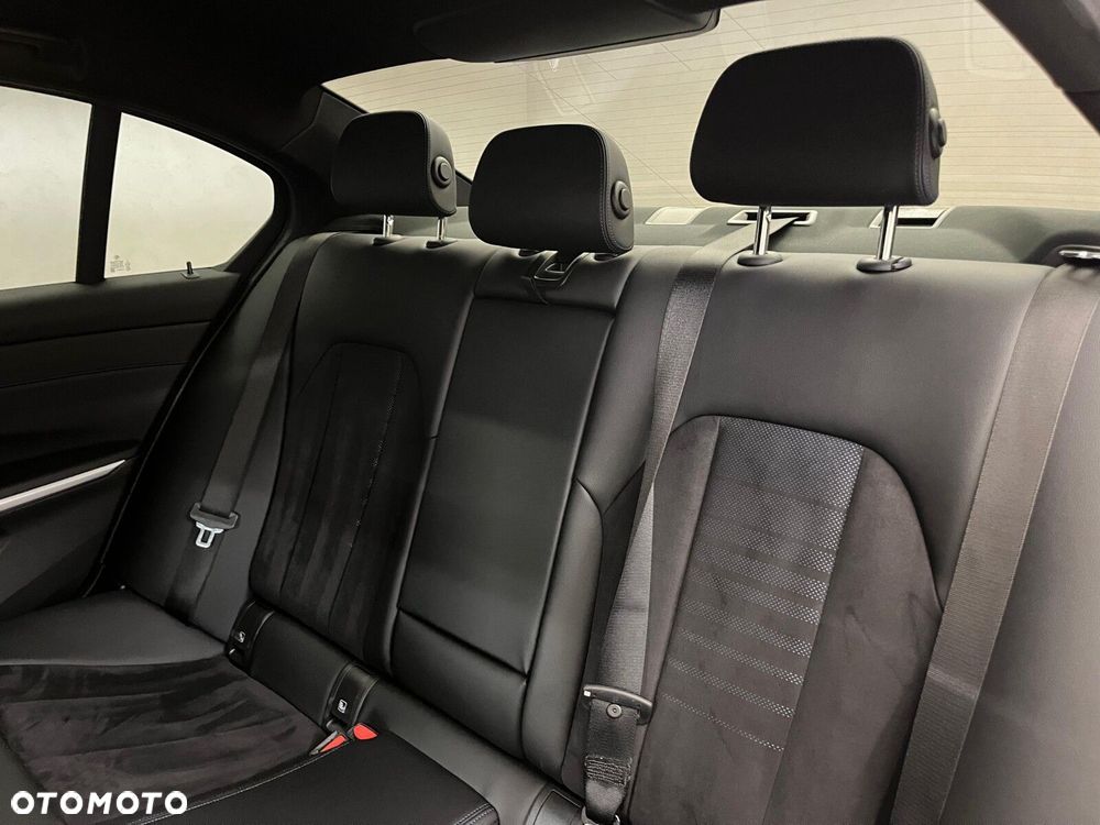 BMW Seria 3 320d xDrive mHEV M Sport sport - 33