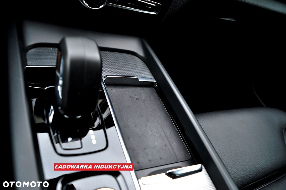 Volvo XC 60 B4 D Plus Dark - 25
