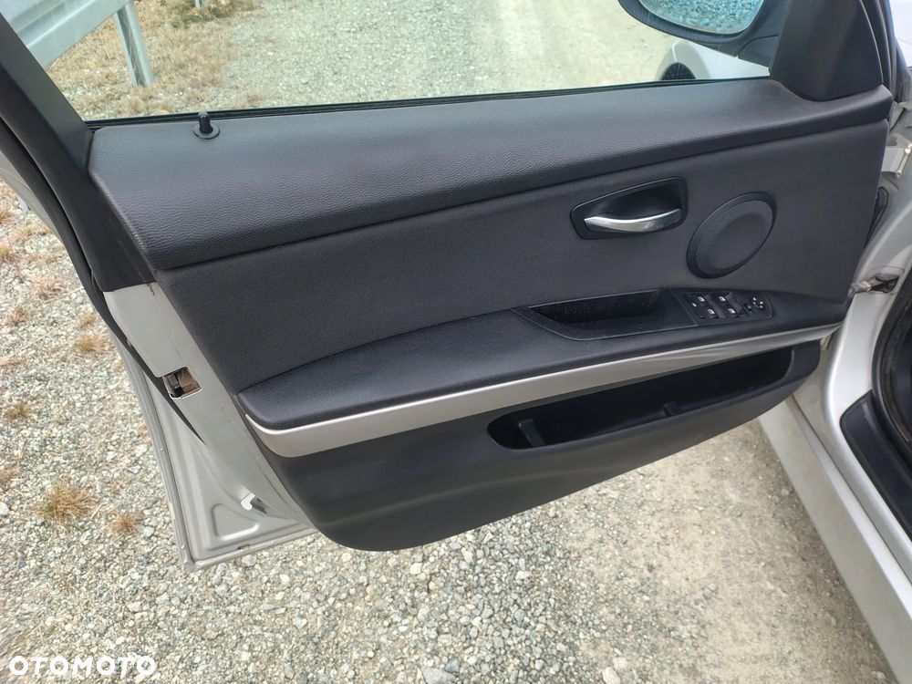 BMW Seria 3 318d DPF Edition Sport - 11