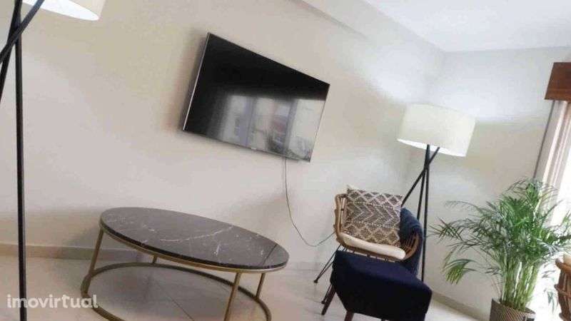 Arenda-se Apartamento T3 na Queluz, Monte Abrão - Grande imagem: 2/9