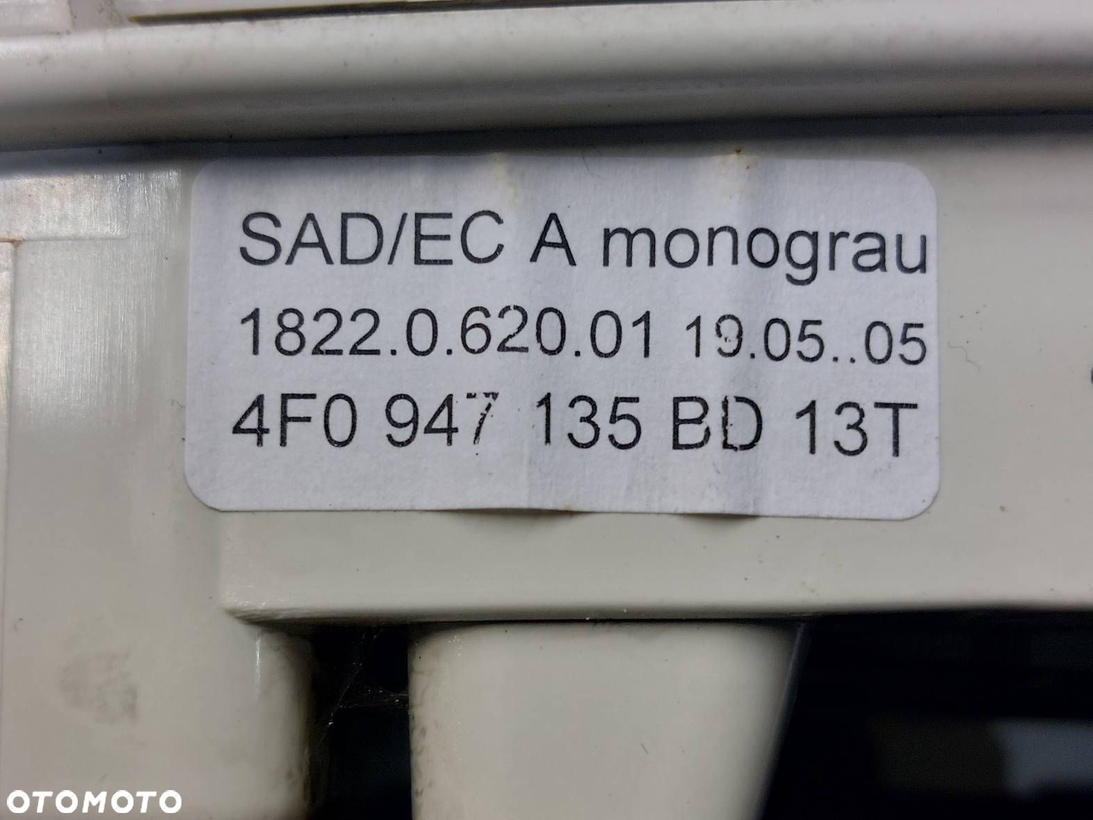 LAMPKA PODSUFITKI PRZEŁĄCZNIK SZYBERDACHU AUDI A6 C6 4F0947135BD - 4