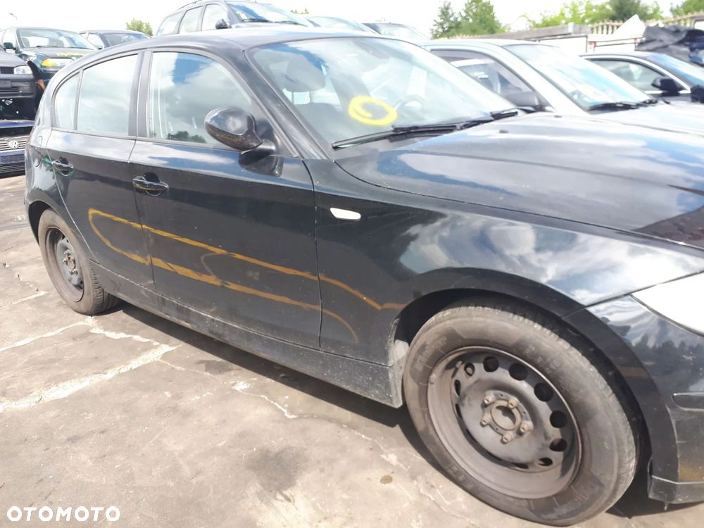 BMW 1 E87 07-11 LIFT KLAPKA WLEWU PALIWA 668/9 SCHWARZ 2 - 3