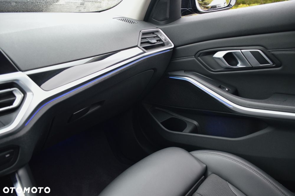 BMW Seria 3 320d Sport Line Shadow - 33