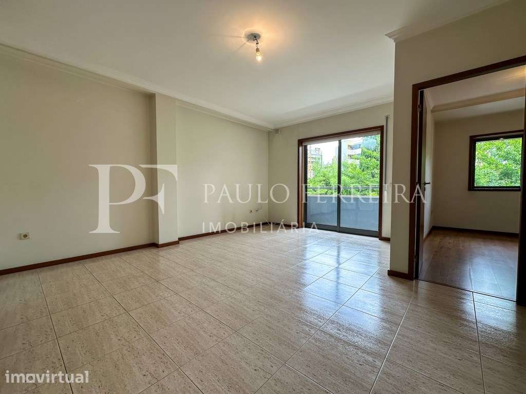 Apartamento T1 com lugar de garagem - Grande imagem: 2/8