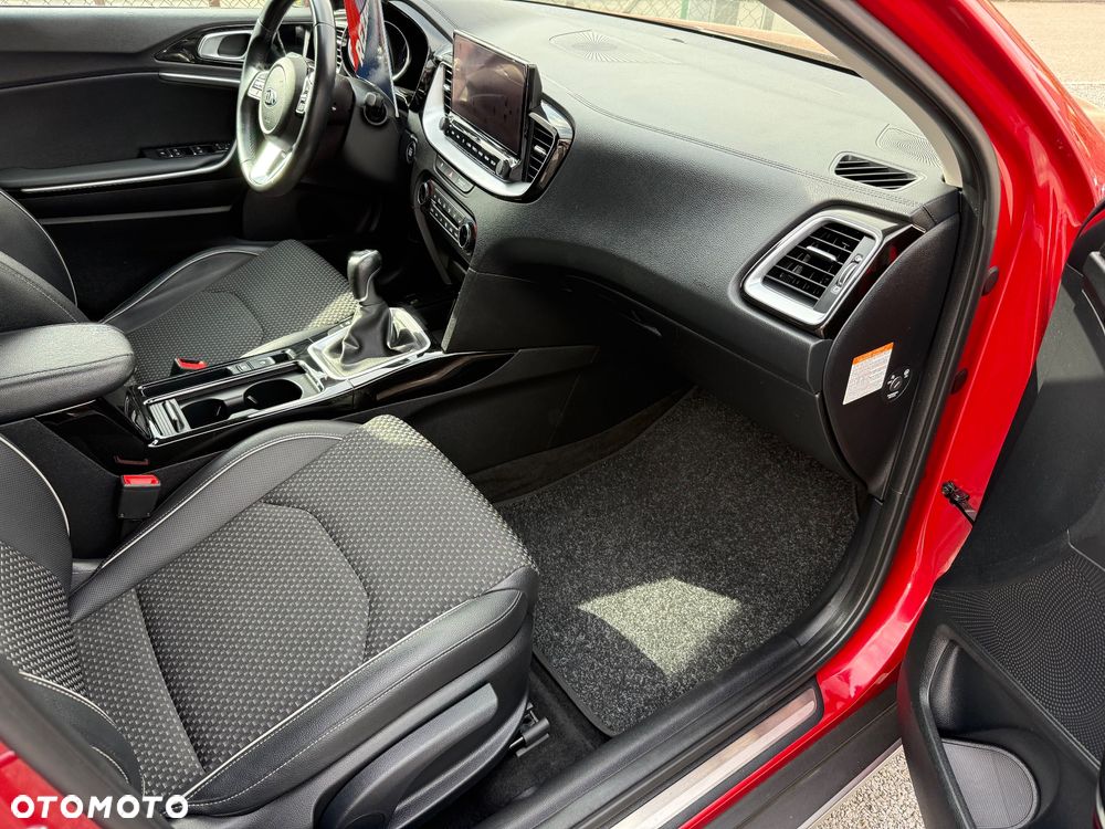 Kia XCeed 1.6 CRDi mHEV Prestige Line - 15